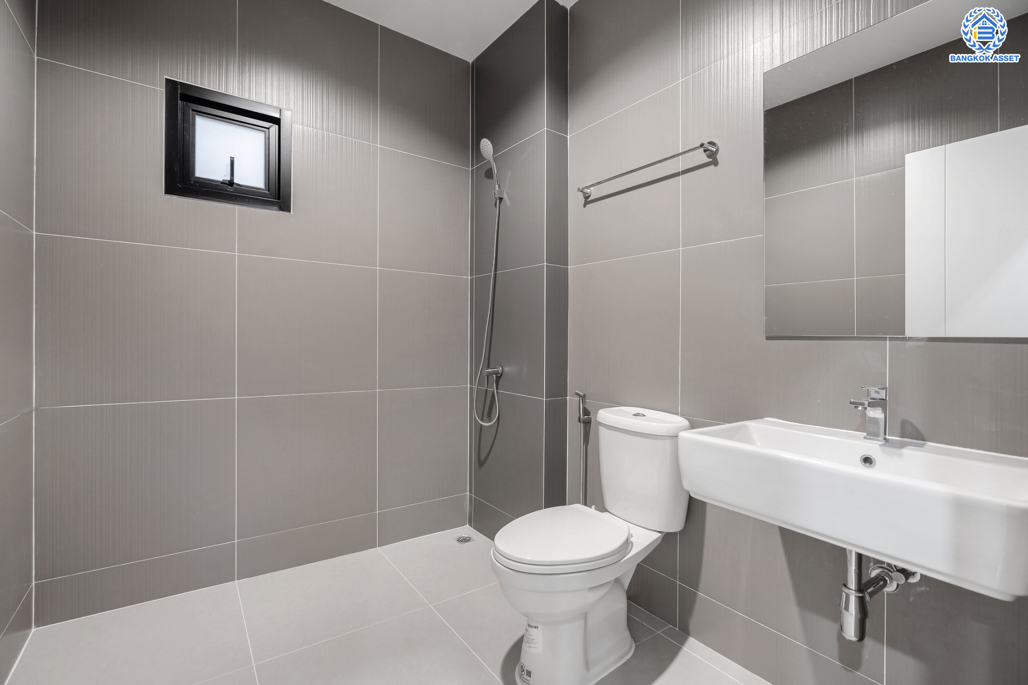 บ้านมือสองตกแต่งใหม่ ม.คุณาลัย บางใหญ่-เซ็นทรัลเวสต์เกต หลังมุม พร้อมทุกการเข้าอยู่ บนเนื้อที่ 54.7 ตร.ว. ฟังก์ชัน 4 ห้องนอน 2 ห้องน้ำ พื้นที่บริเวณหน้าบ้านกว้างขวาง จอดรถได้ถึง 4 คัน บนทำเลเดินทางสะดวก เชื่อมต่อ ถ.กาญจนาภิเษก ใกล้เซ็นทรัลเวสต์เกต และรถไฟฟ้าสายสีม่วง "สถานีคลองบางไผ่"...